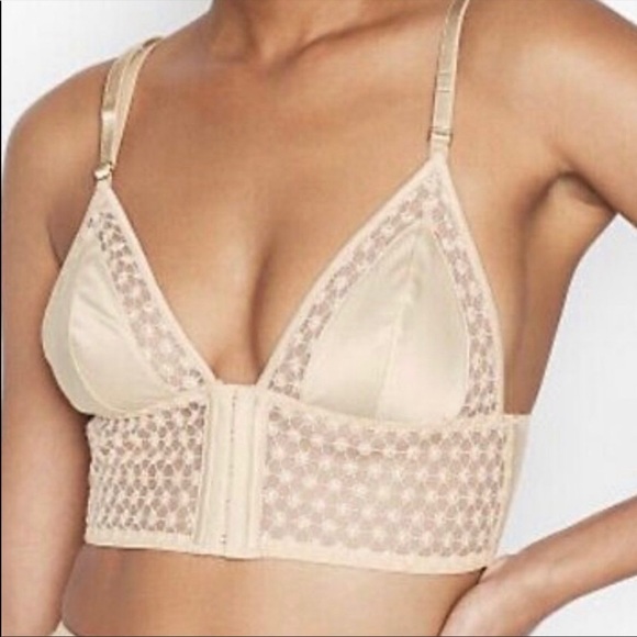 🌺Sale🎉🌺💥 NWT VICTORIA SECRET TRIANGLE SATIN BRALETTE - Picture 1 of 10